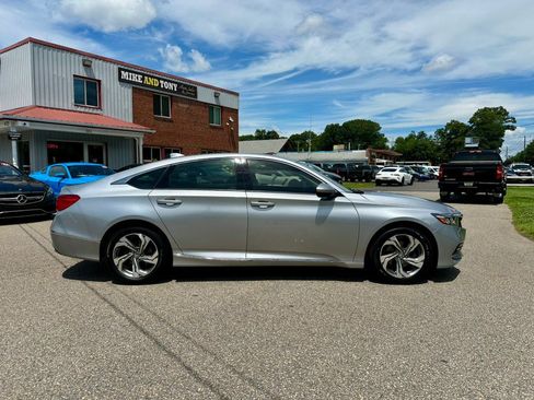 Used 2018 Honda Accord EX image 5