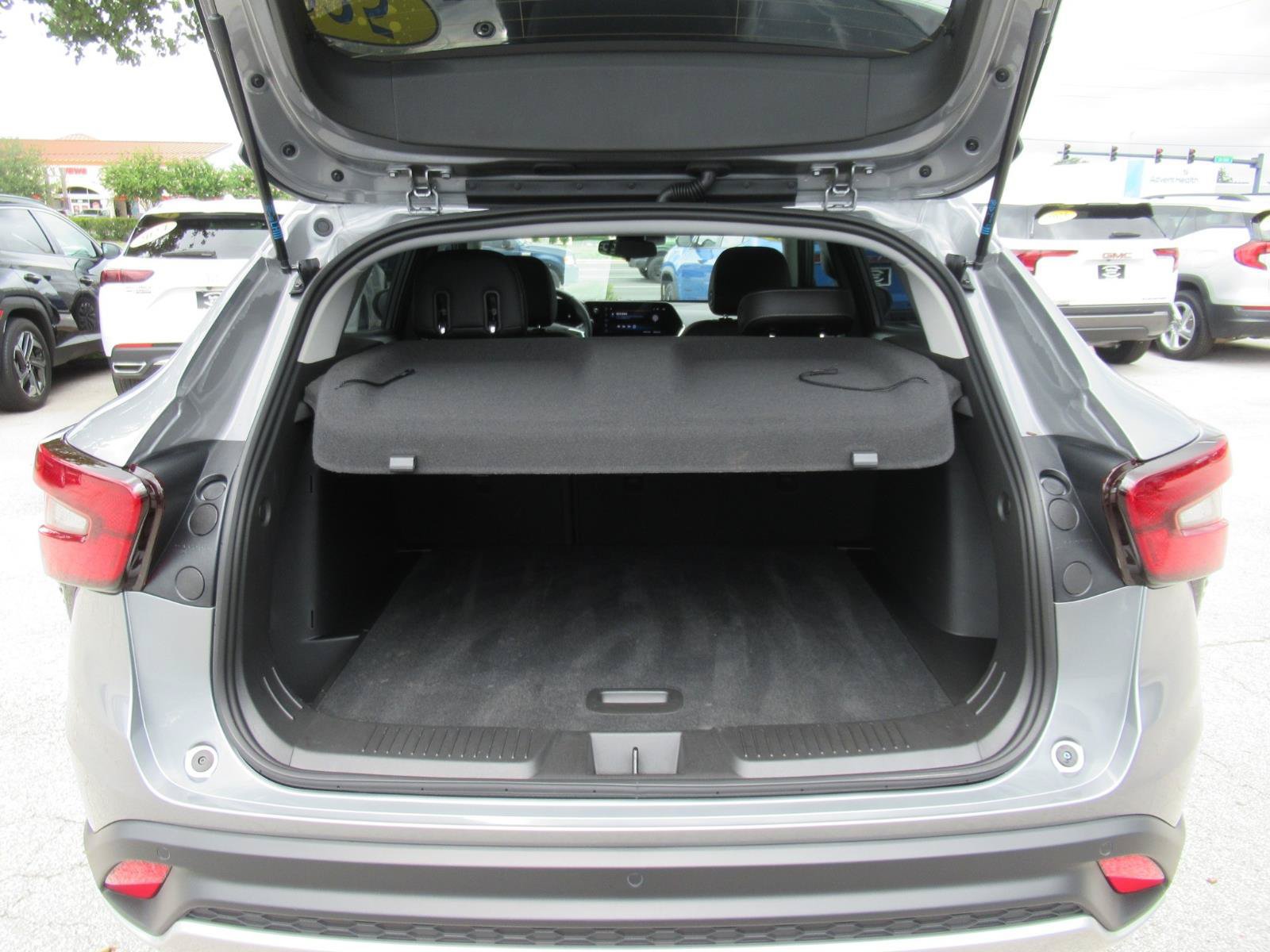 Used 2025 Chevrolet Trax LT w/ Sunroof Package FWD image 34