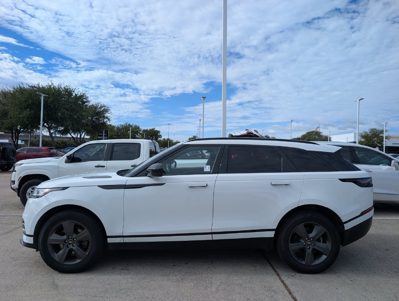 Used 2025 Land Rover Range Rover Velar Dynamic SE AWD/4WD image 3