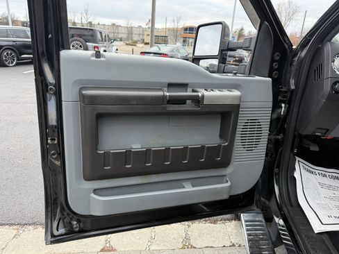 Used 2016 Ford F250 XLT w/ XLT Premium Package image 12