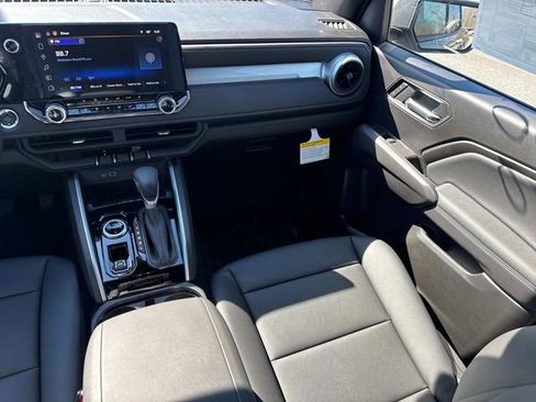 New 2026 Chevrolet Colorado LT w/ LT Convenience Package AWD/4WD image 18