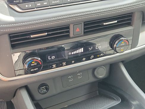 Used 2025 Nissan Rogue SV FWD image 26