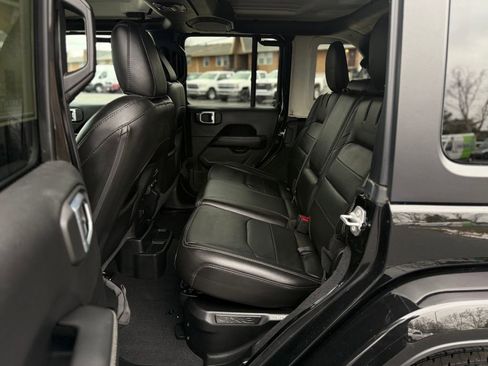 Used 2023 Jeep Wrangler Unlimited Sahara w/ Cold Weather Group image 17