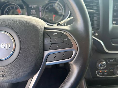 Used 2021 Jeep Cherokee Latitude Lux FWD image 21