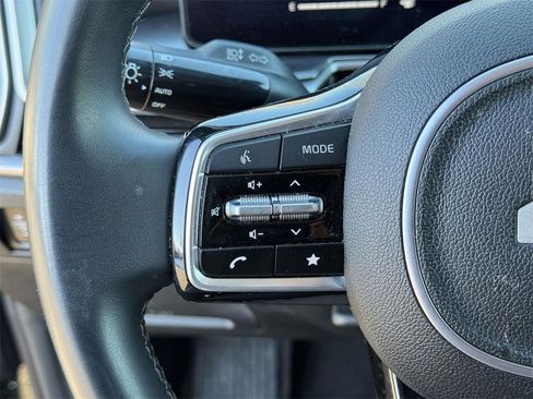 Used 2024 Kia Sorento S image 11