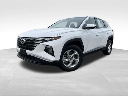 Used 2024 Hyundai Tucson SE image 1