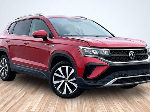 Used 2023 Volkswagen Taos SE w/ Panoramic Sunroof Package FWD image 9