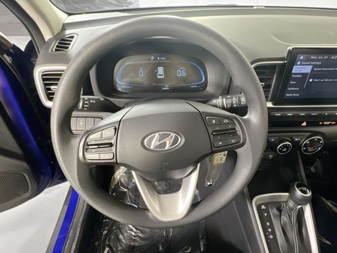 Used 2023 Hyundai Venue SE FWD image 11
