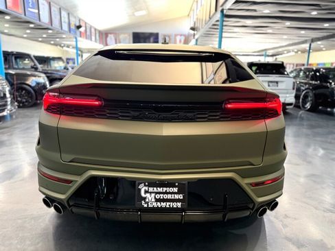 Used 2025 Lamborghini Urus SE AWD/4WD image 10