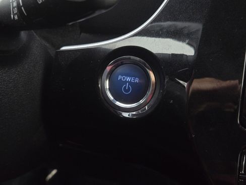 Used 2021 Toyota Prius LE image 18