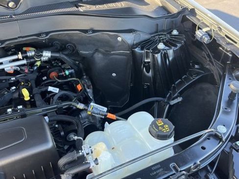 Used 2022 Ford Explorer XLT w/ Equipment Group 202A image 17