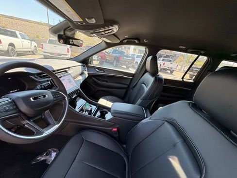 New 2025 Jeep Grand Cherokee Limited w/ Trailer Tow Package image 15