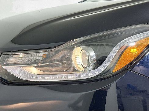 Used 2022 Chevrolet Trax LT w/ LT Convenience Package image 30