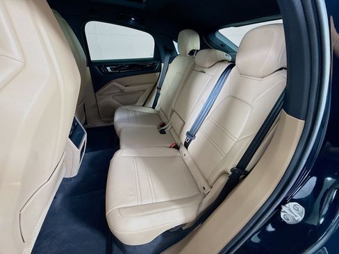 Certified 2023 Porsche Cayenne Coupe AWD/4WD image 21