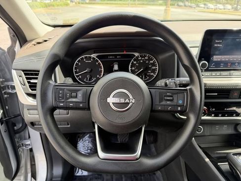 Used 2023 Nissan Rogue SV AWD/4WD image 16