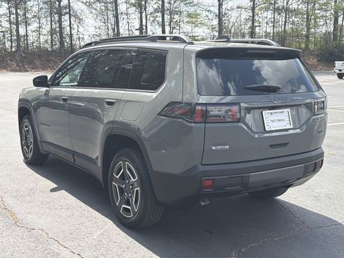 New 2026 Jeep Cherokee Laredo image 6
