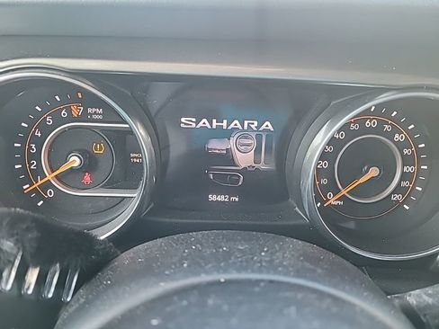 Used 2018 Jeep Wrangler Unlimited Sahara image 16