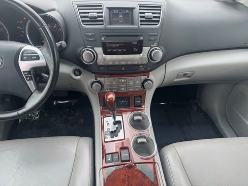 Used 2012 Toyota Highlander Limited w/ Tow Pkg image 2