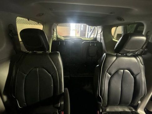 Used 2022 Chrysler Pacifica Limited FWD image 41