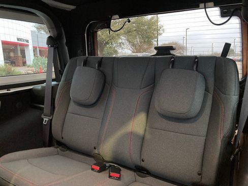 Used 2024 Jeep Wrangler Rubicon image 11