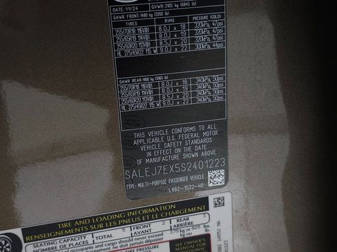 Used 2025 Land Rover Defender 110 S image 38