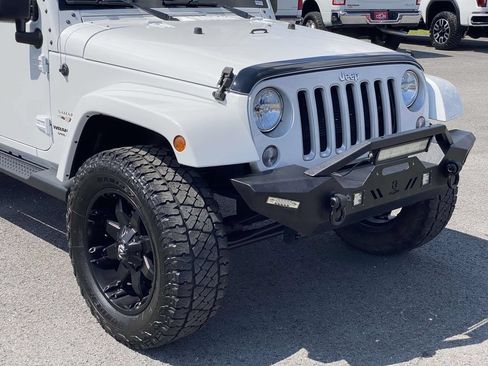 Used 2016 Jeep Wrangler Unlimited Sahara w/ Connectivity Group AWD/4WD image 53