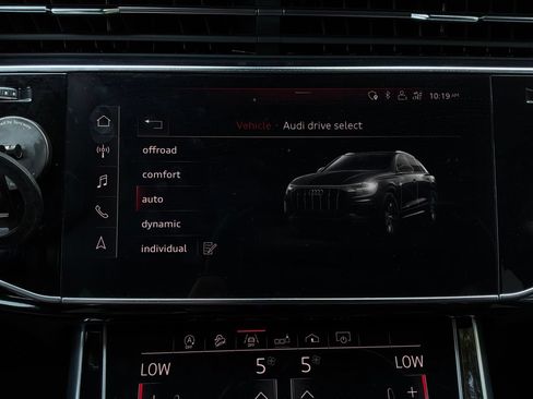 Used 2019 Audi Q8 Premium Plus w/ Premium Plus AWD/4WD image 41