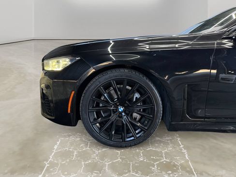 Used 2021 BMW 740i w/ M Sport Package RWD image 14