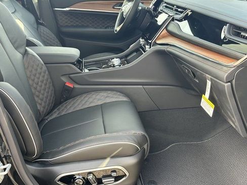 New 2025 Jeep Grand Cherokee Summit image 16
