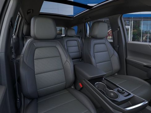 New 2026 Chevrolet Equinox LT w/ Convenience Package II AWD/4WD image 16