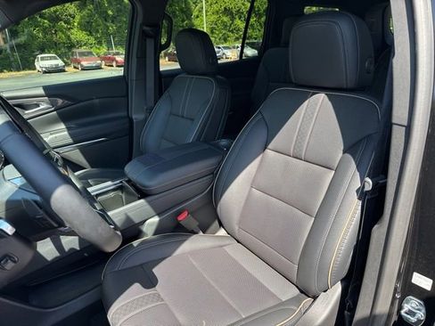 Used 2026 Chevrolet Traverse High Country FWD image 12