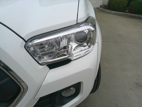 Used 2023 Toyota Tacoma SR5 image 8