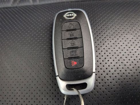 Used 2023 Nissan Rogue Platinum w/ Platinum Premium Package image 38