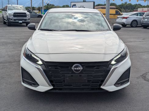 Used 2025 Nissan Altima 2.5 SV FWD image 10