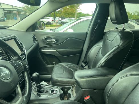 Used 2020 Jeep Cherokee Limited AWD/4WD image 4