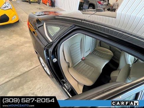 Used 2017 Ford Fusion SE FWD image 8