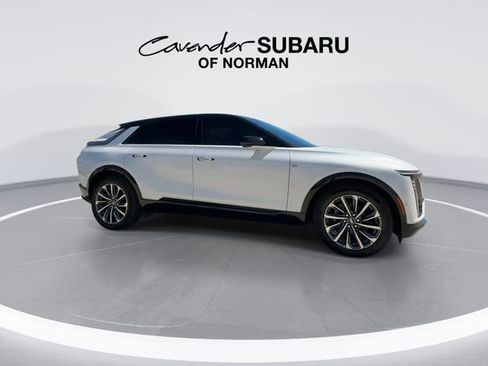 Used 2025 Cadillac Lyriq Sport AWD/4WD image 9