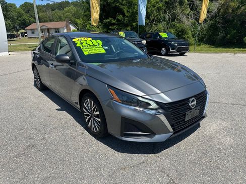Used 2025 Nissan Altima 2.5 SV FWD image 7
