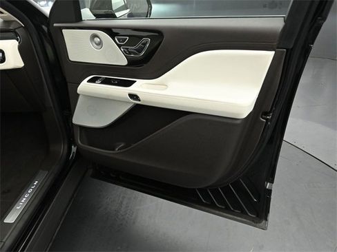 Certified 2023 Lincoln Aviator Black Label image 32