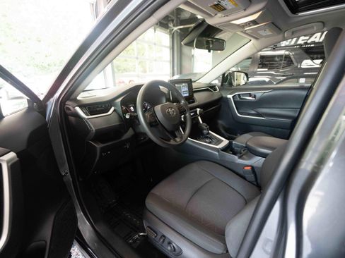 Used 2019 Toyota RAV4 XLE w/ Convenience Package AWD/4WD image 8