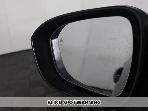 Used 2024 Nissan Rogue S AWD/4WD image 3