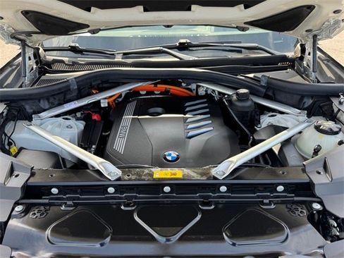 Used 2022 BMW X5 xDrive45e image 12