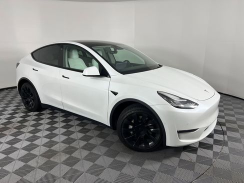 Used 2021 Tesla Model Y Long Range image 2
