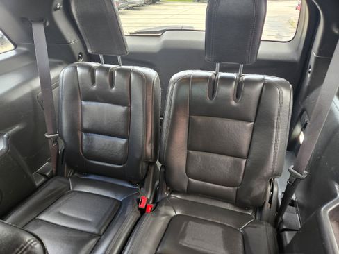 Used 2015 Ford Explorer XLT w/ Equipment Group 202B AWD/4WD image 10