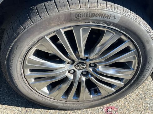 Used 2021 Toyota Venza XLE AWD/4WD image 15