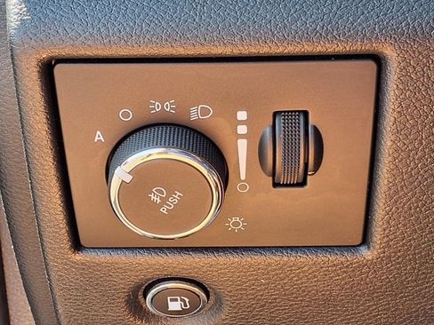 Used 2020 Jeep Grand Cherokee Laredo image 14