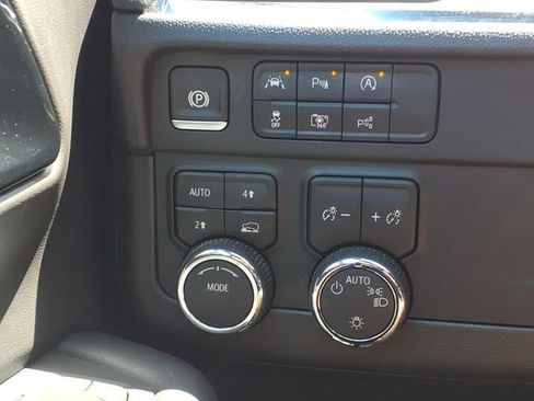 Used 2025 Chevrolet Tahoe LT AWD/4WD image 11