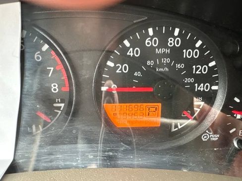 Used 2011 Nissan Frontier SV AWD/4WD image 11