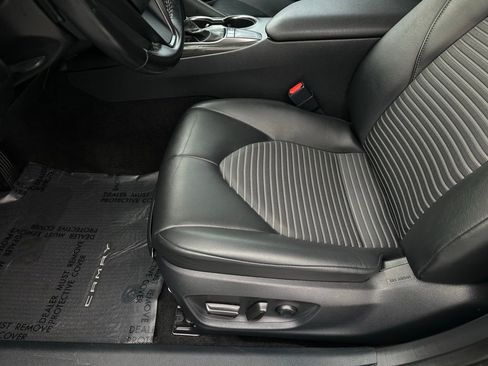 Used 2022 Toyota Camry SE image 12