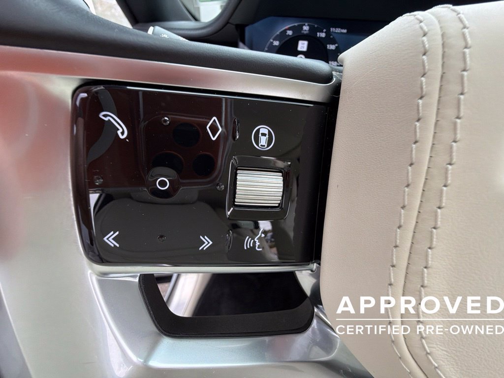 Used 2025 Land Rover Range Rover SE AWD/4WD image 23